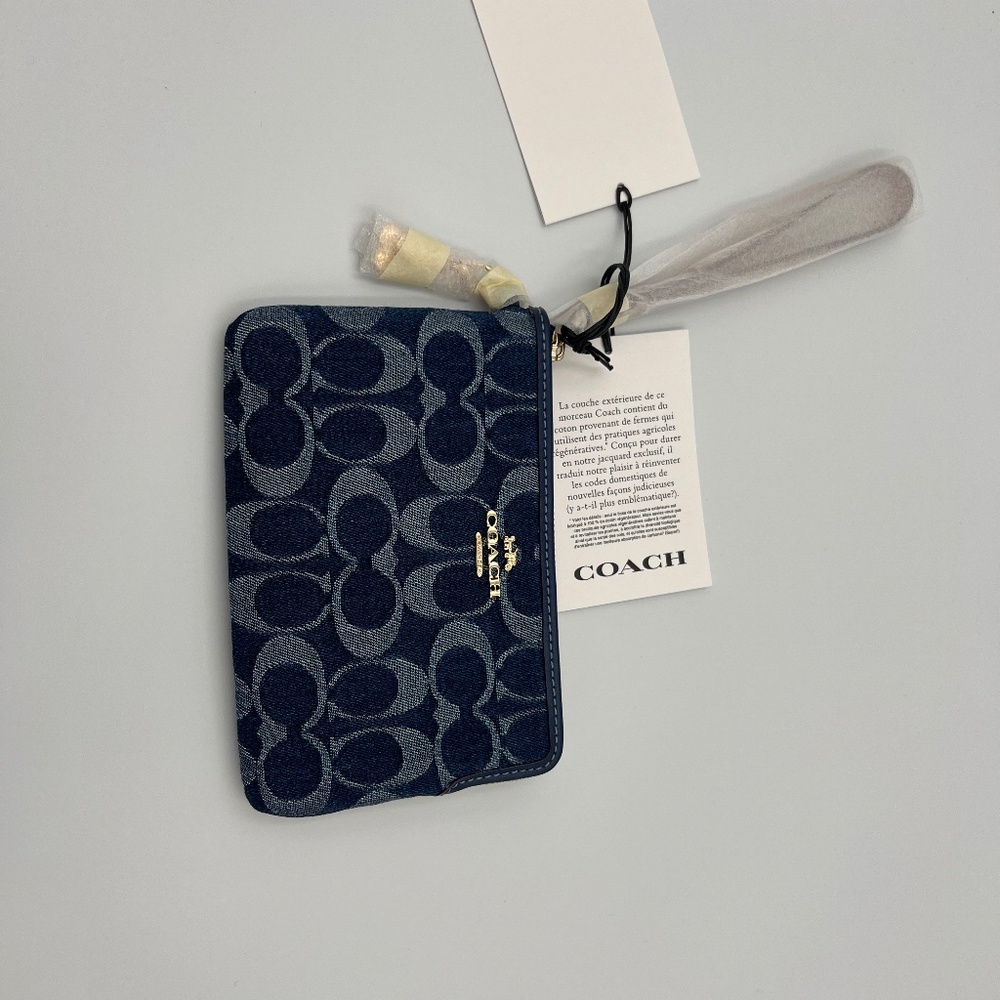 Coach NWT Corner Zip Wristlet In Signature Denim
